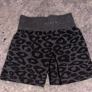 NVGTN (M) Gray Leopard Print Women's Shorts
